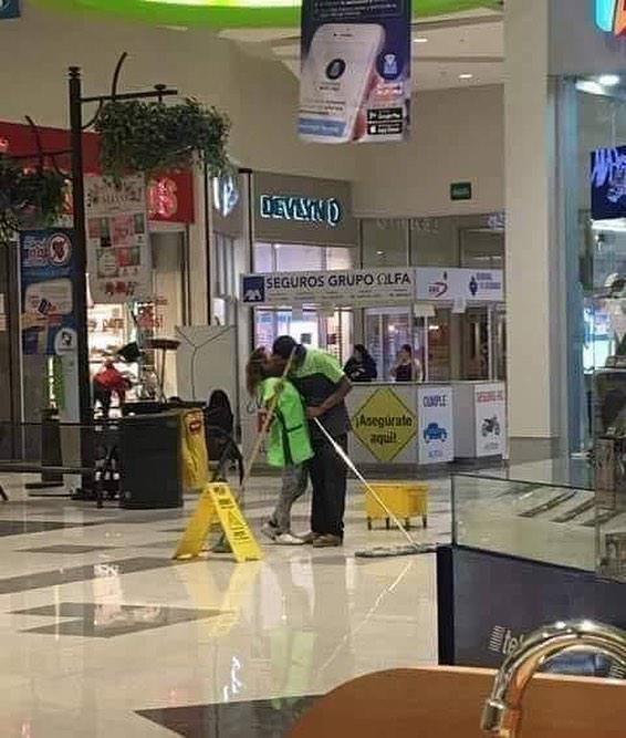 "Not Advertisements But Not Not Advertisements": 50 Funny Memes Without Context