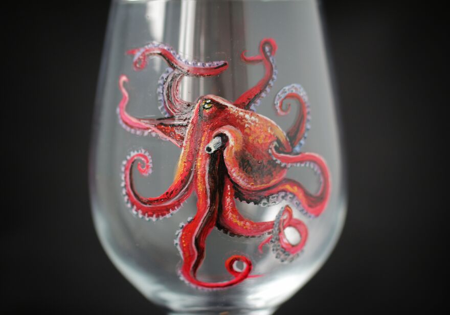 "Weird Wine" My Realistic Octopus Glass Paintings (17 Pics)