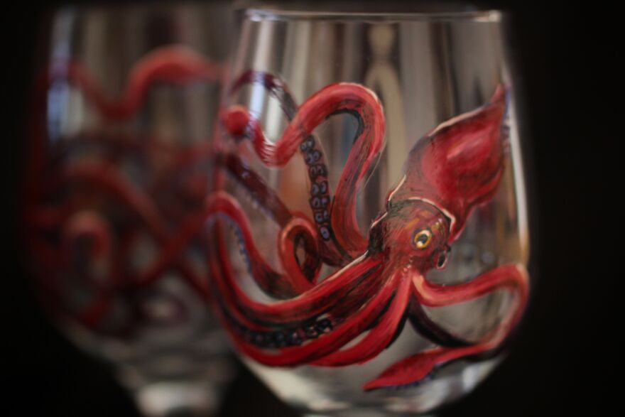 "Weird Wine" My Realistic Octopus Glass Paintings (17 Pics)