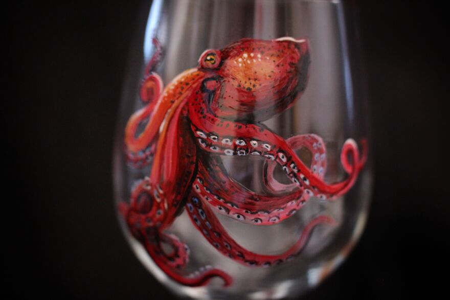 "Weird Wine" My Realistic Octopus Glass Paintings (17 Pics)