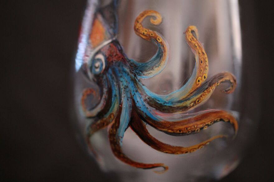 "Weird Wine" My Realistic Octopus Glass Paintings (17 Pics)