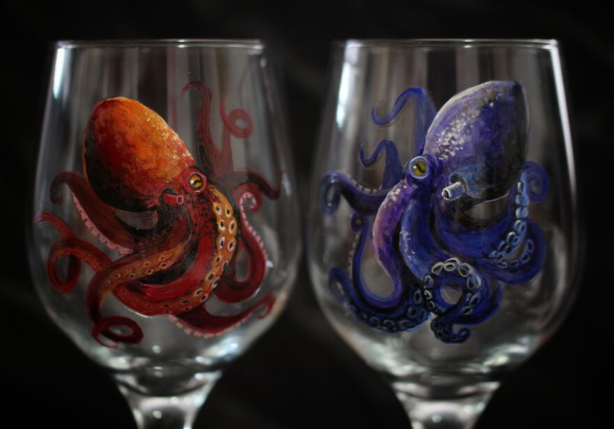 "Weird Wine" My Realistic Octopus Glass Paintings (17 Pics)