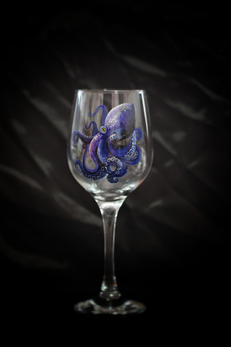 "Weird Wine" My Realistic Octopus Glass Paintings (17 Pics)