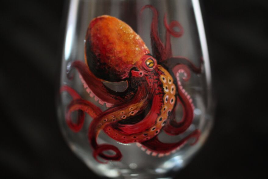"Weird Wine" My Realistic Octopus Glass Paintings (17 Pics)