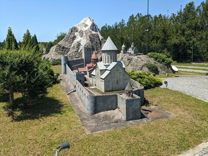 35 Photos From Georgia In Our Miniatures Park - 11