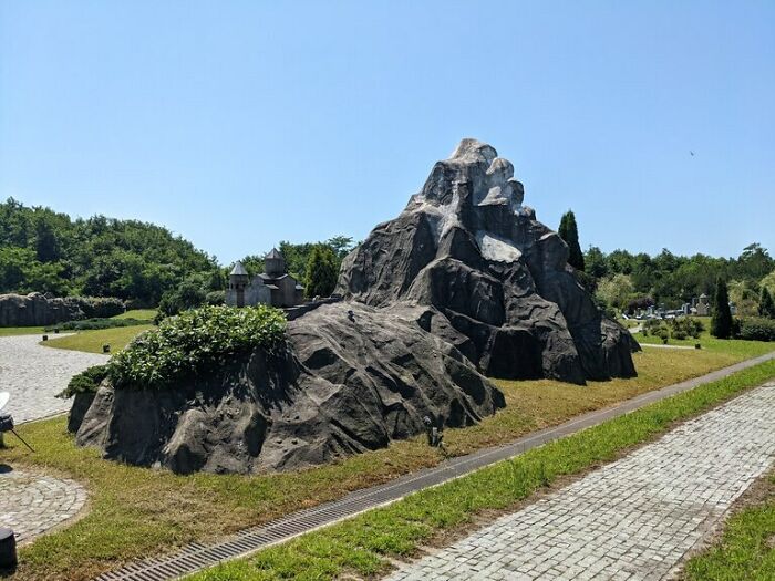 35 Photos From Georgia In Our Miniatures Park - 12