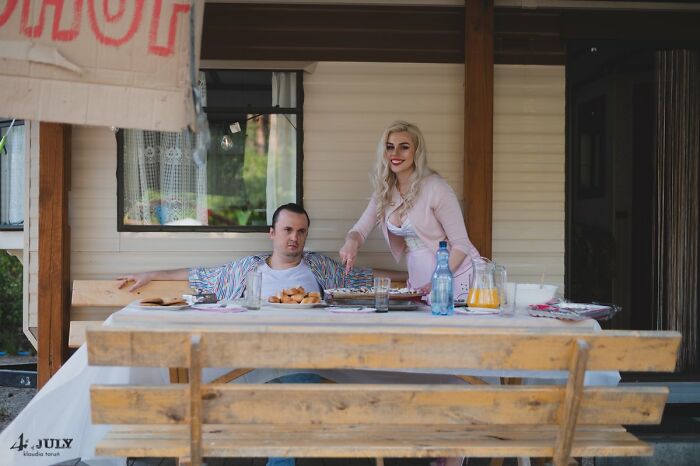 Poland Holds An Event On 4th Of July Where Everyone Pretends To Be American From Ohio