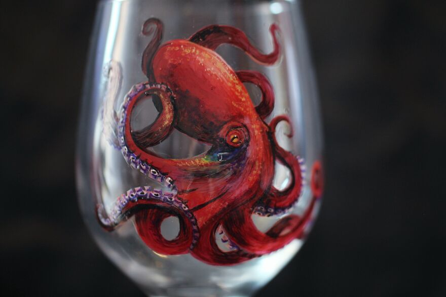 "Weird Wine" My Realistic Octopus Glass Paintings (17 Pics)