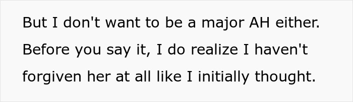 Bride Considers Deleting Her Friend's Engagement Photos, The Internet Supports Her - 18