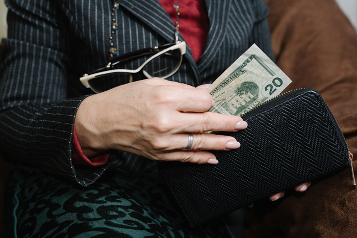 Woman Puts Boyfriend’s Mates In Their Place By Revealing She Makes Twice His Salary After They Called Her A Gold Digger - 16