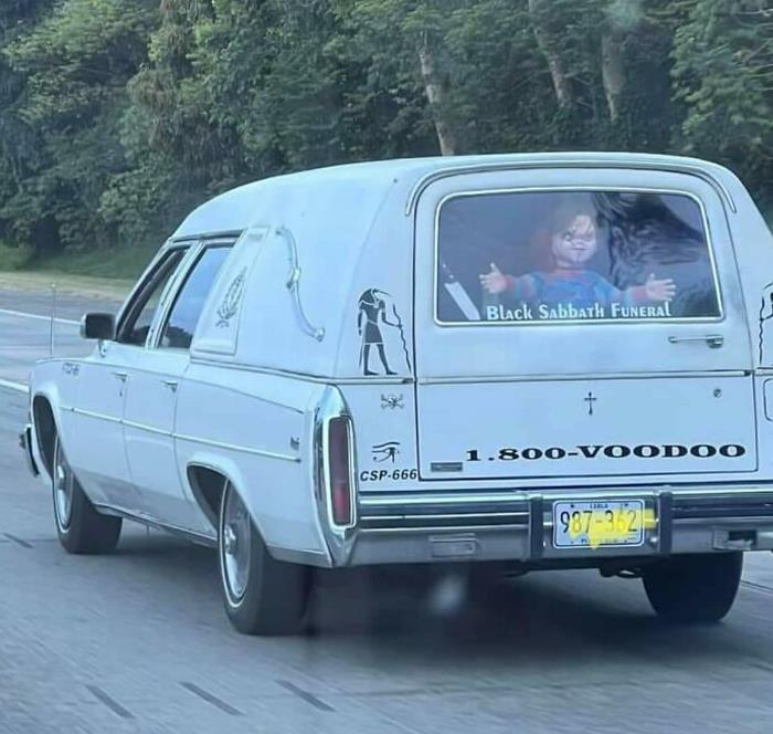 35 Funny “Images With A Lot Of Stuff Going On” That Get Weirder The Longer You Look At Them