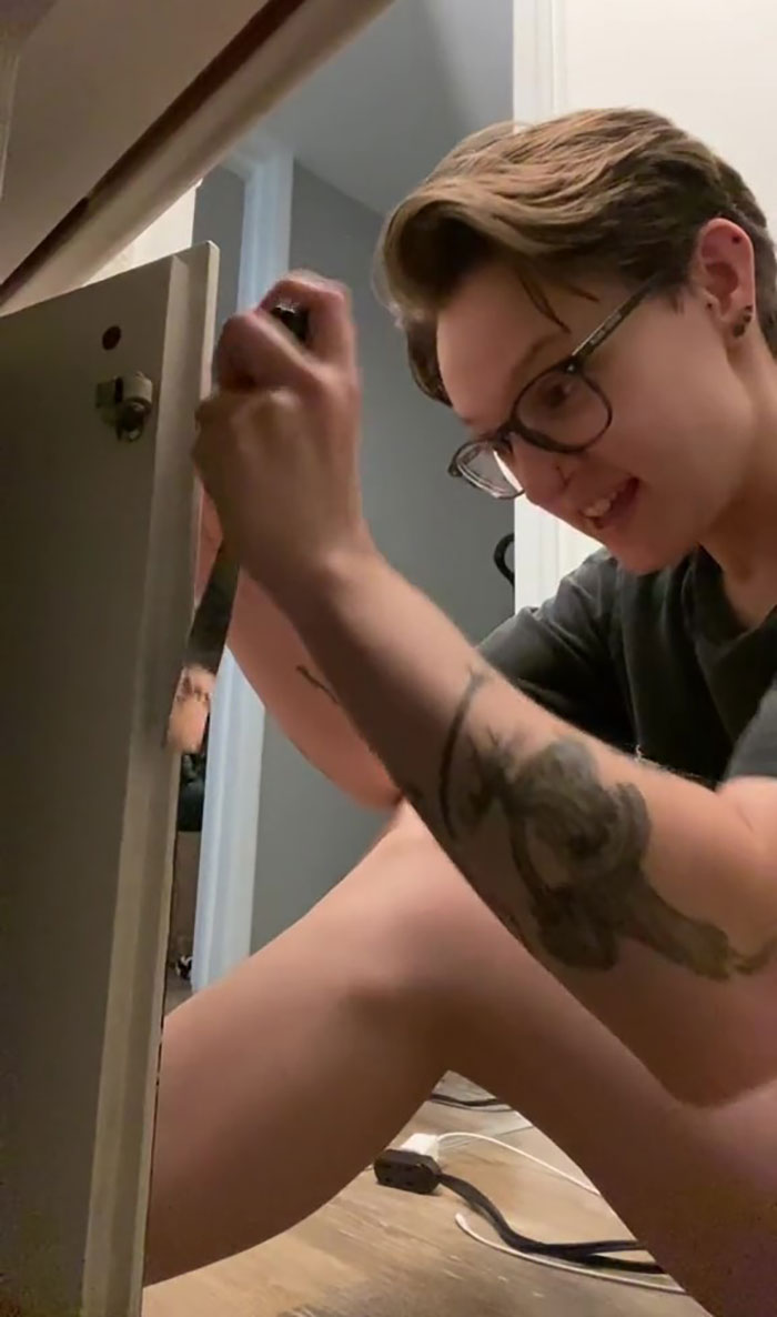 “I’m Literally Doing This Because They Will Take My Deposit”: Tenant Vents About The Reality Of Renting, Says Landlords Will Take Deposits For “Anything” “I’m Literally Doing This Because They Will Take My Deposit”: Tenant Vents About The Reality Of Renting, Says Landlords Will Take Deposits For “Anything”