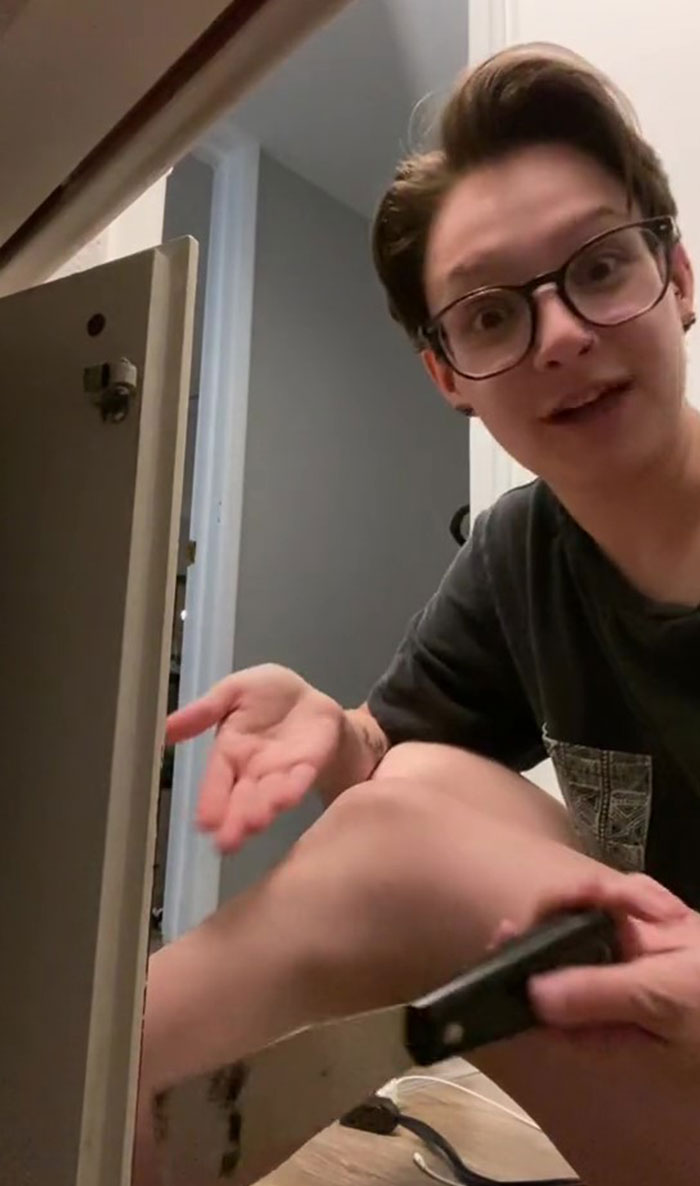 “I’m Literally Doing This Because They Will Take My Deposit”: Tenant Vents About The Reality Of Renting, Says Landlords Will Take Deposits For “Anything” “I’m Literally Doing This Because They Will Take My Deposit”: Tenant Vents About The Reality Of Renting, Says Landlords Will Take Deposits For “Anything”