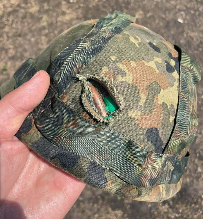Un casco suministrado por Alemania detuvo un proyectil de 7,62x54 mm utilizado por varias armas rusas: no todo el equipo donado es basura, aunque sea viejo según los estándares modernos de la OTAN