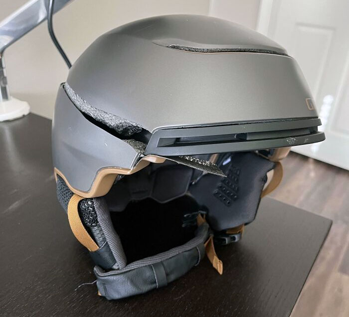 Solo un recordatorio amistoso para usar el casco. Mejor que el casco se abra que mi cráneo es como yo lo veo