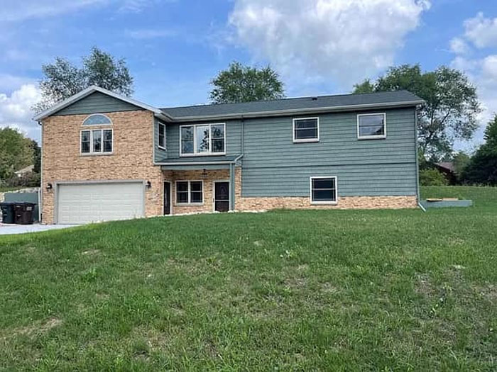 This House Has The Worst Exterior I’ve Ever Seen. The Wood Looks Bad. They Also Just Shoved Rocks Places. Wisconsin House