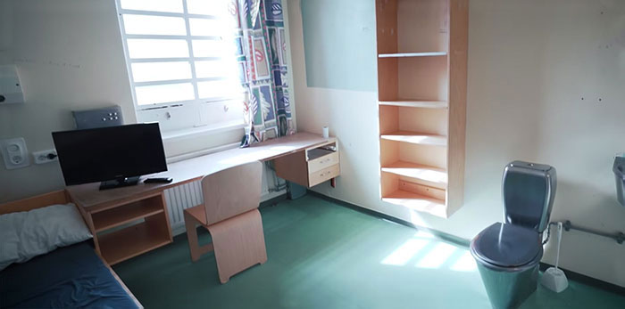 Esta es una celda de aislamiento de la prisión más peligrosa de Suecia