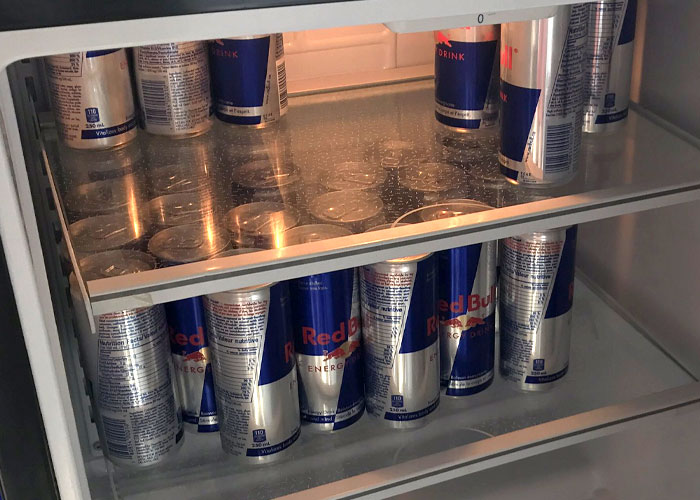 Drama Ensues After This Guy Tells Roommate His Entitled Girlfriend Can't Stay Over Anymore Drama Ensues After This Guy Tells Roommate His Entitled Girlfriend Can't Stay Over Anymore