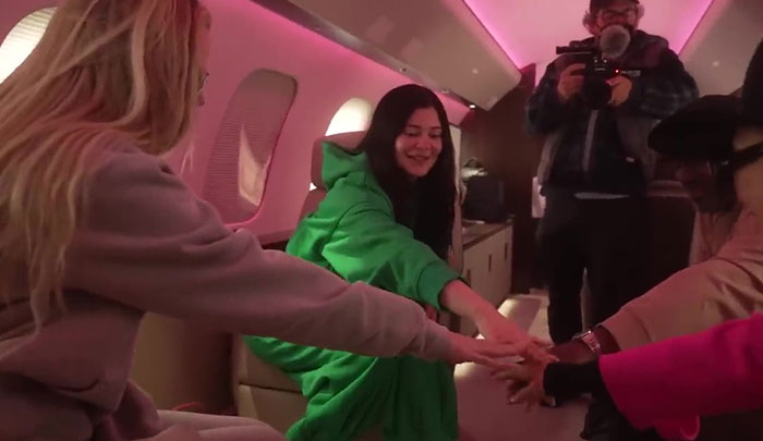 People Online Slam Kylie Jenner For Being “Out Of Touch With Reality” For Taking A 3-Minute Flight People Online Slam Kylie Jenner For Being “Out Of Touch With Reality” For Taking A 3-Minute Flight