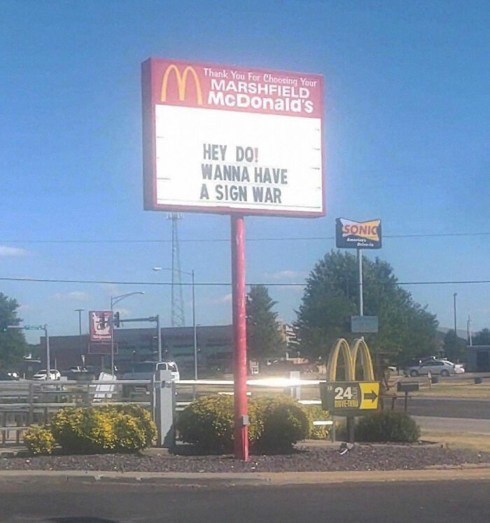 Hilarious Billboard War Between McDonald’s And Dairy Queen In Missouri Is Getting Serious - 2