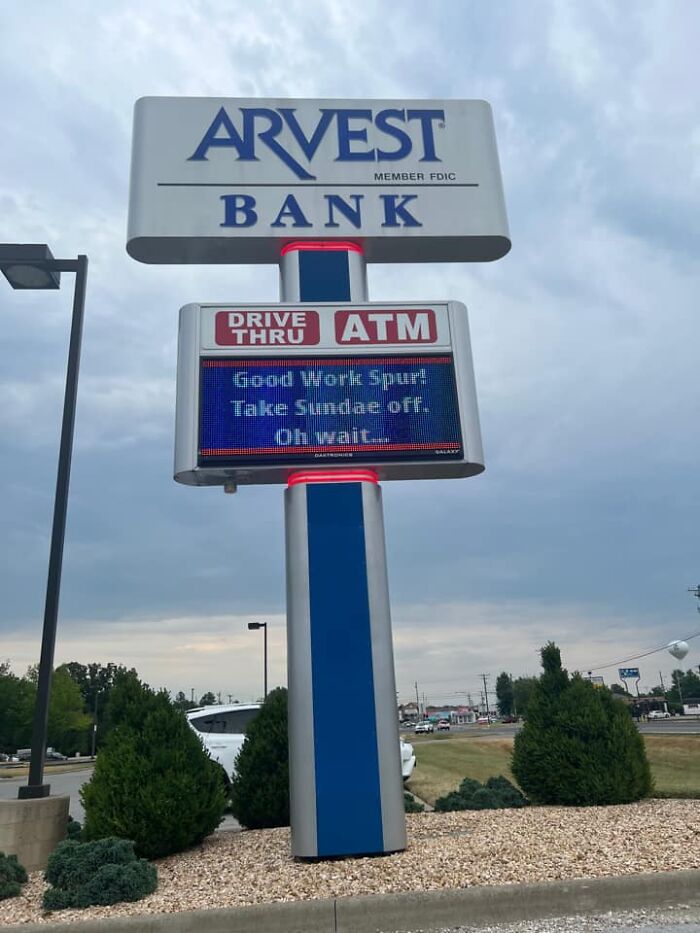 Hilarious Billboard War Between McDonald’s And Dairy Queen In Missouri Is Getting Serious - 37