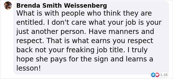 Karen Storms Into A Restaurant Demanding Her Sandwich Much Earlier, Destroys A $200 Sign After It's 1 Minute Late - 12