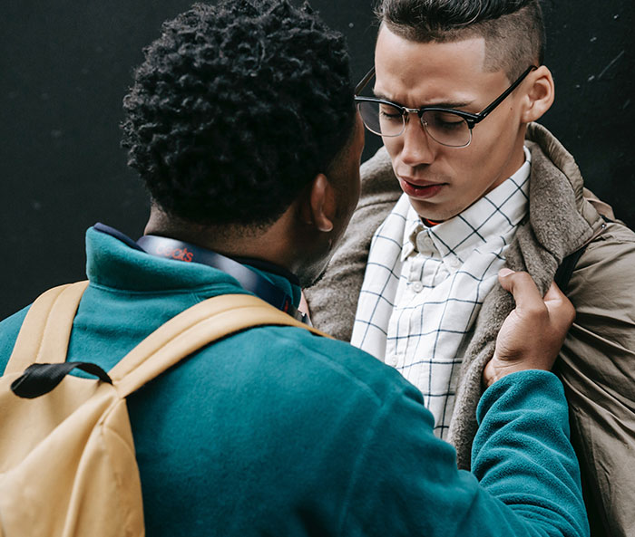 20 Personas hablan del momento en el que se dieron cuenta de que su “mejor amigo” en realidad no lo era