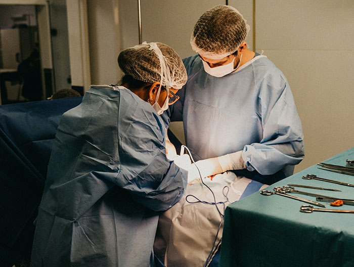 30 Surgeons And Other Doctors Share Their Biggest 'Oh Fudge' Moments - 1