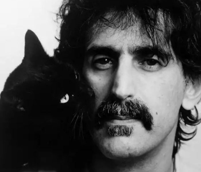 Journalist Collects Vintage Photos Of Cats Posing Together With Famous And Interesting Personalities Of The Past (40 New Pics)