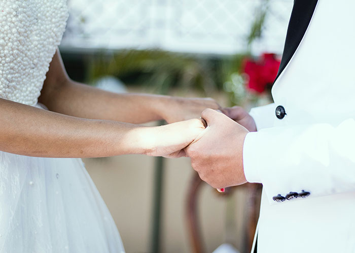 Bride Cancels Photographer For $3200 Because She Found Someone For $50, Regrets Her Decision And Asks Them To Do A Photoshoot For Free - 4