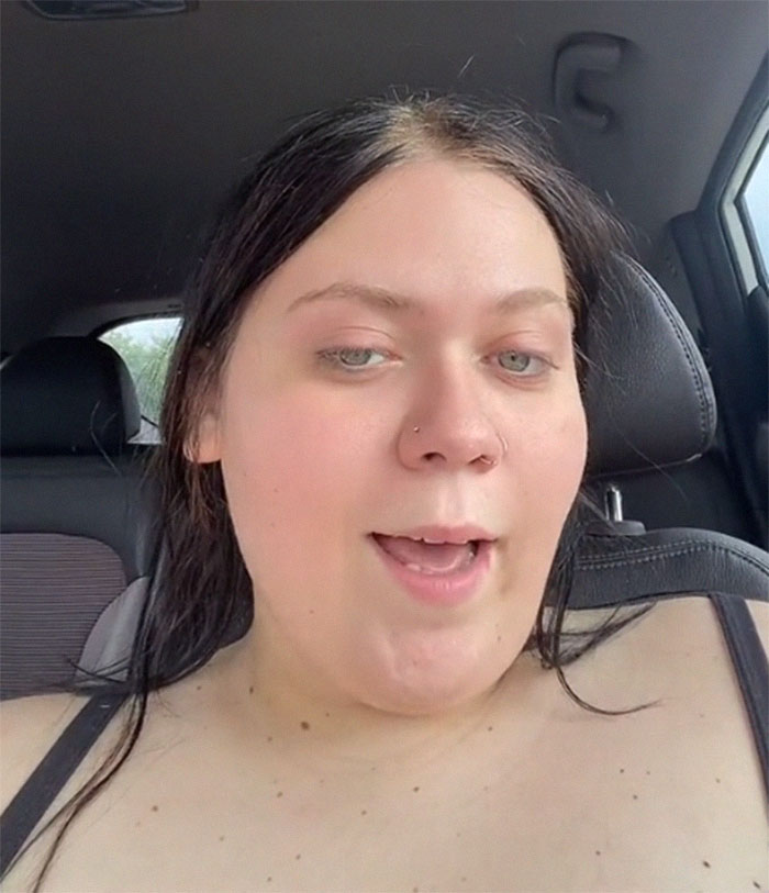 Plus-Size Woman Quits Job After Being Told To 'Cover Her Stomach' Despite All Of Her Petite Coworkers Wearing Similar Clothes Plus-Size Woman Quits Job After Being Told To 'Cover Her Stomach' Despite All Of Her Petite Coworkers Wearing Similar Clothes