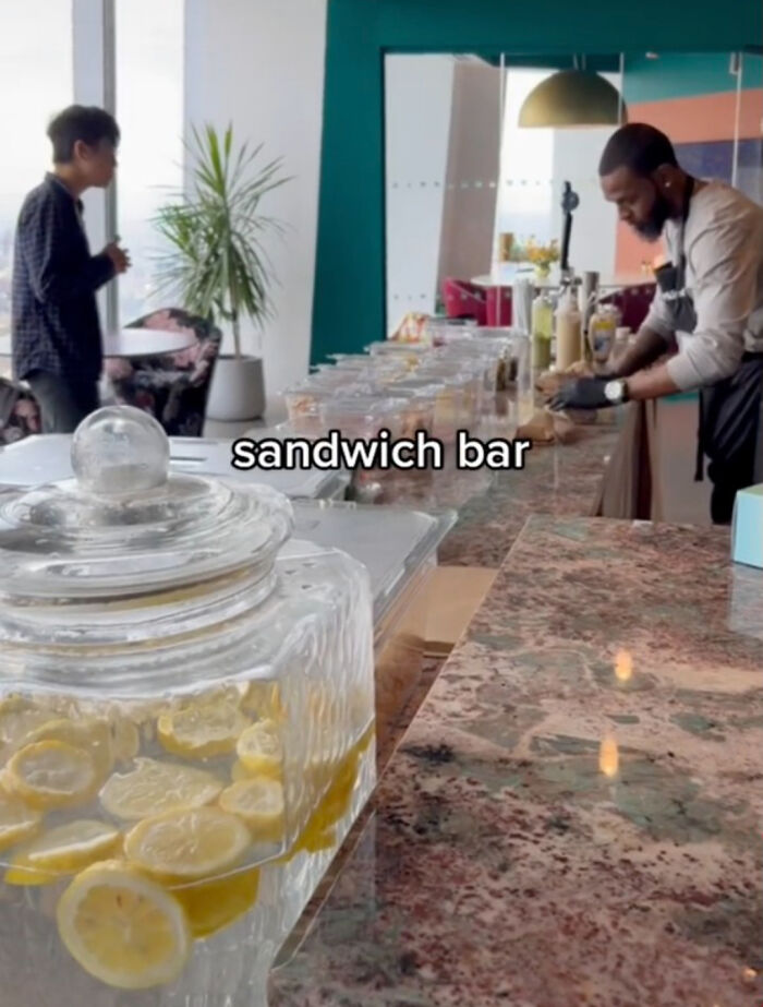 "It&rsquo;s A Trick To Keep You At Work 24/7": Worker Tries To Flex With 'Cool Perks' Her Tech Company Provides, Doesn't Get Jealous Response She Expected