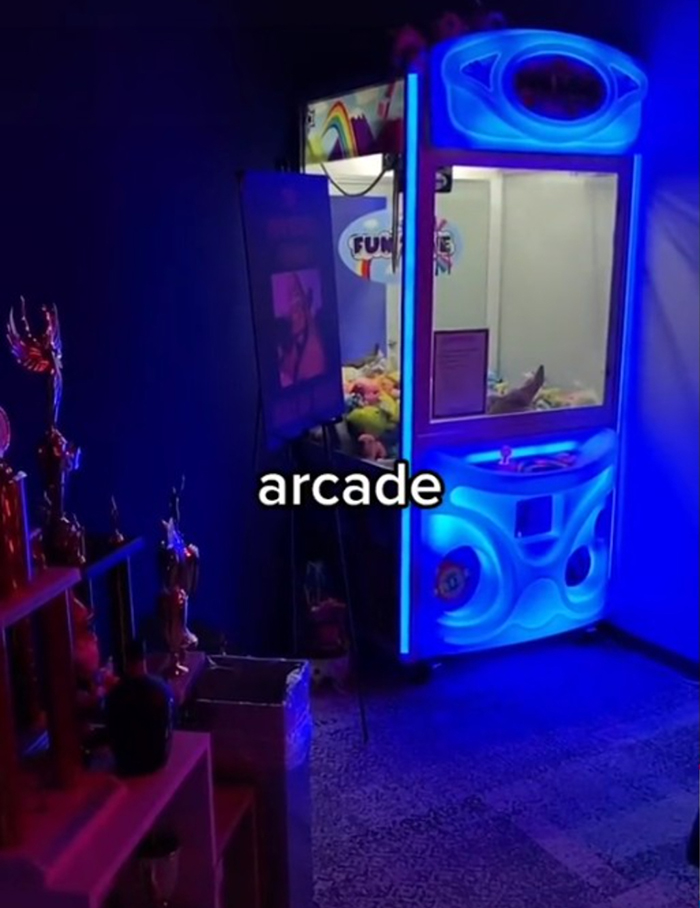 "It&rsquo;s A Trick To Keep You At Work 24/7": Worker Tries To Flex With 'Cool Perks' Her Tech Company Provides, Doesn't Get Jealous Response She Expected