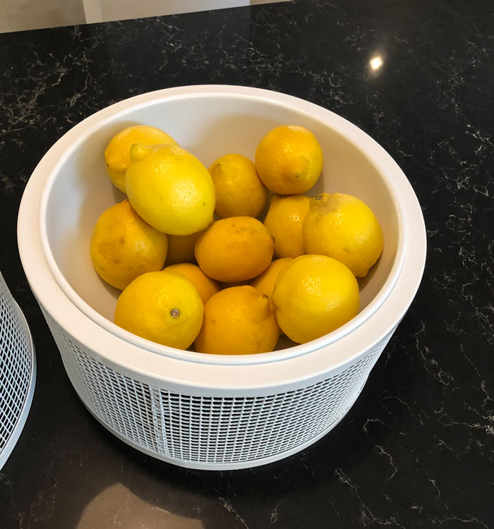 Dad Constantly Steals 17 Y.O. Daughter’s Food, She Deliberately Starts Adding Lemon To Her Food Because He Is Allergic To Citrus - 1