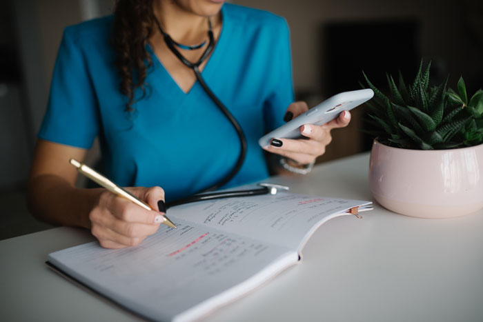 Job Recruiter Gives This Nurse An Opportunity To Negotiate, Turns Out They Just Want To Bait Her Into Taking Lower Pay