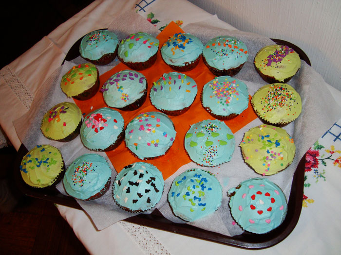 Woman Wonders If She Was Wrong To Bake Cupcakes For Her Office, Excluding A Certain Co-Worker