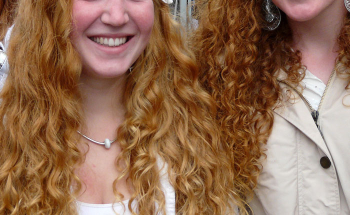 Woman Upset Her Fiancé's Daughter Refuses To Dye Her Hair So People Will Stop Telling Her How Much She Looks Like Her Mom Woman Upset Her Fiancé's Daughter Refuses To Dye Her Hair So People Will Stop Telling Her How Much She Looks Like Her Mom