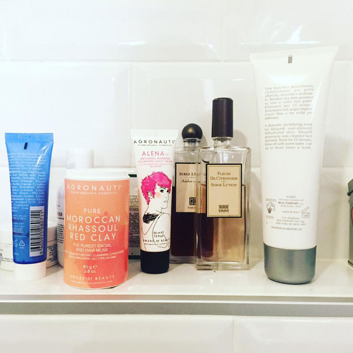 Woman Online Wonders If She’s A Jerk For Locking Her Expensive Toiletries Away From Her Boyfriend Woman Online Wonders If She’s A Jerk For Locking Her Expensive Toiletries Away From Her Boyfriend