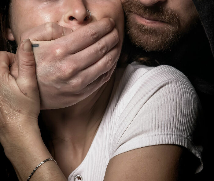 Person Asks Others To Share The Scariest Things That Happened While Visiting Someone Else's Home, 30 Deliver Truly Chilling Stories