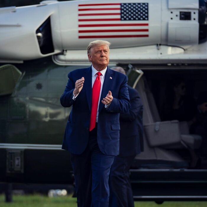 30 Behaviors That People In This Online Group Find Hard To Tolerate So They Judge Others For It