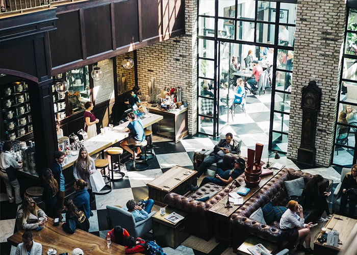 Someone Asked "A Girl Approaches You And Says, 'Pretend We’re Friends. I’m Being Followed,' What Would You Do?", 40 Men Gave Honest Responses