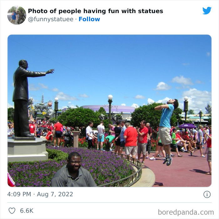 "And This Is Why We Were Asked To Leave": 40 Times People Took Their Photos With Statues To Another Level