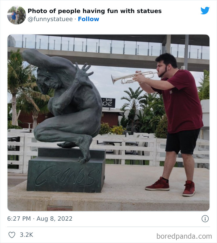 "And This Is Why We Were Asked To Leave": 40 Times People Took Their Photos With Statues To Another Level