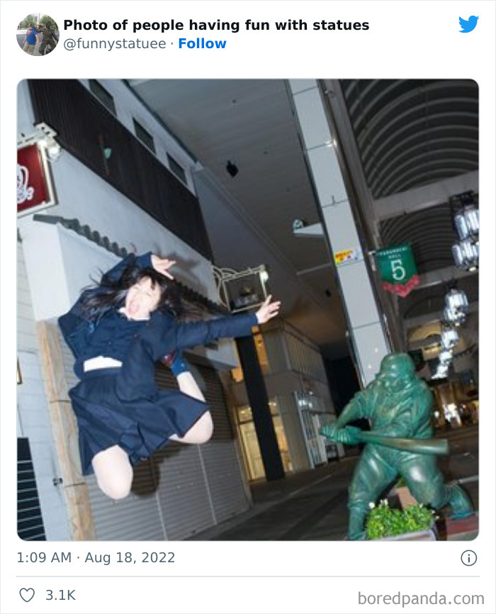 "And This Is Why We Were Asked To Leave": 40 Times People Took Their Photos With Statues To Another Level