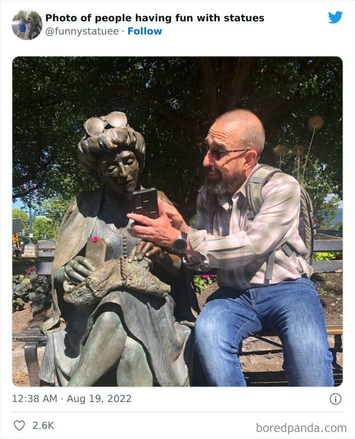 "And This Is Why We Were Asked To Leave": 40 Times People Took Their Photos With Statues To Another Level