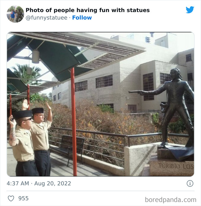 "And This Is Why We Were Asked To Leave": 40 Times People Took Their Photos With Statues To Another Level