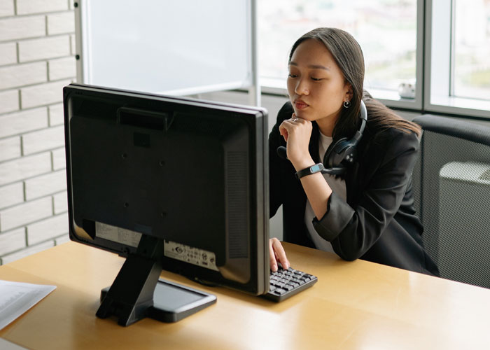 Employees Stop Going Above And Beyond At Work And Join "Quiet Quitting" Trend, But Bosses Are Not Happy Employees Stop Going Above And Beyond At Work And Join "Quiet Quitting" Trend, But Bosses Are Not Happy