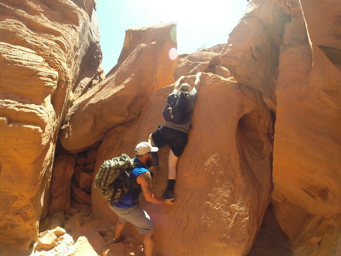 30 Behaviors That People In This Online Group Find Hard To Tolerate So They Judge Others For It