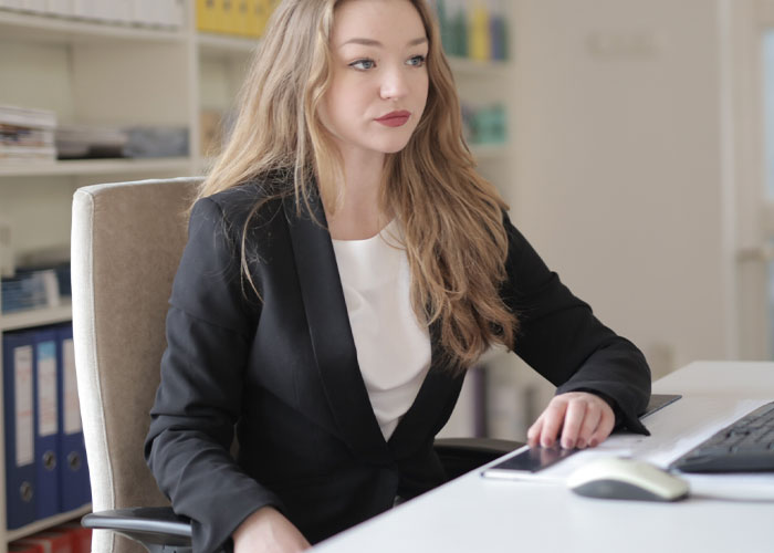 Injured Postal Worker Maliciously Complies With This Rude Customer's Demand, Teaches Him A Lesson About Not Messing With Union Workers - 7