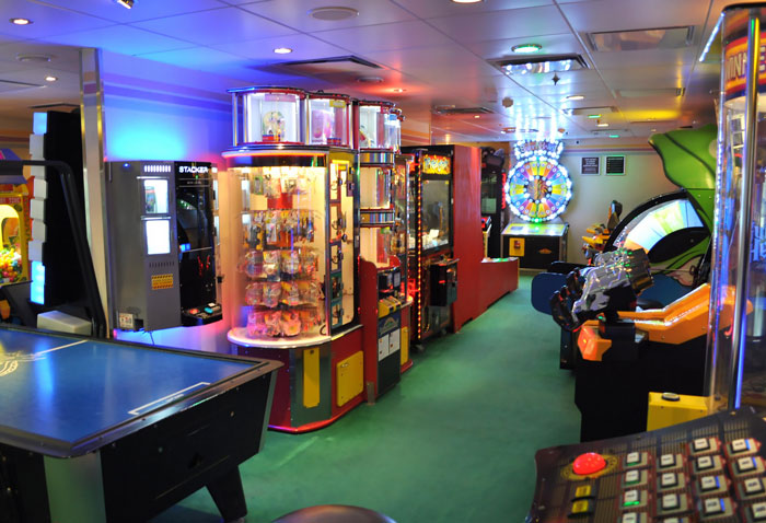 &lsquo;Empty Nest&rsquo; Couple Gets Called Jerks For Not Allowing Friend&rsquo;s Kids Over As They Consider Their House Not Safe For Children